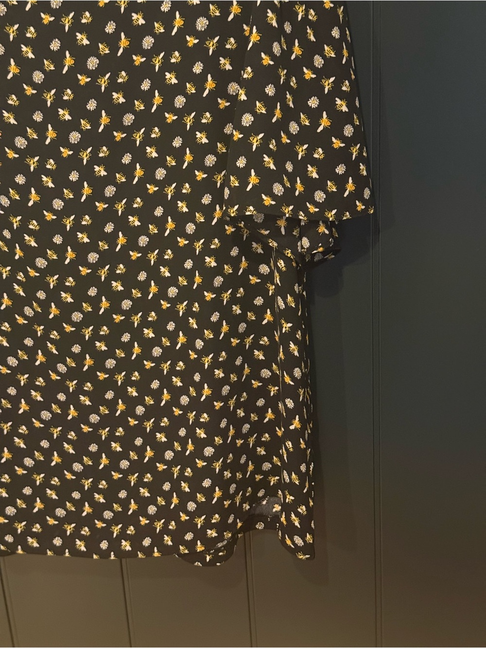 🐝 Ann Taylor Factory Women’s Print Bee  Daisy Black Blouse - Size L Cottagecore - Picture 7 of 10